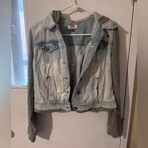 L.E.I. Jean Jacket Size Large in Juniors!
